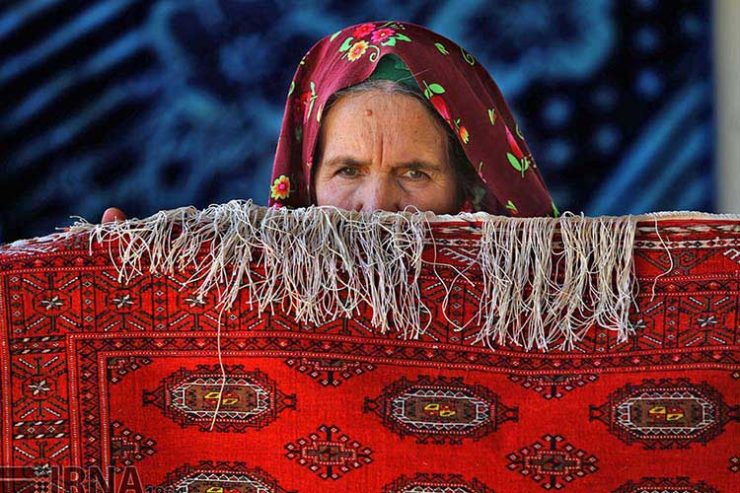 بررسی زیباییشناسی فرشهای دستباف روستایی در ایران